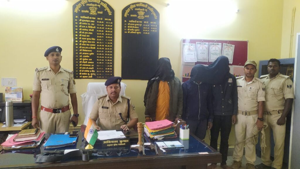 गिरफ्तार अपराधियों की फोटो 